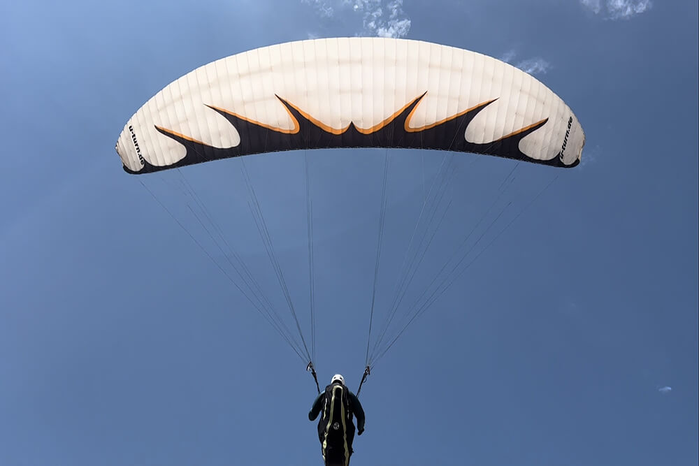 مربی پاراگلایدر